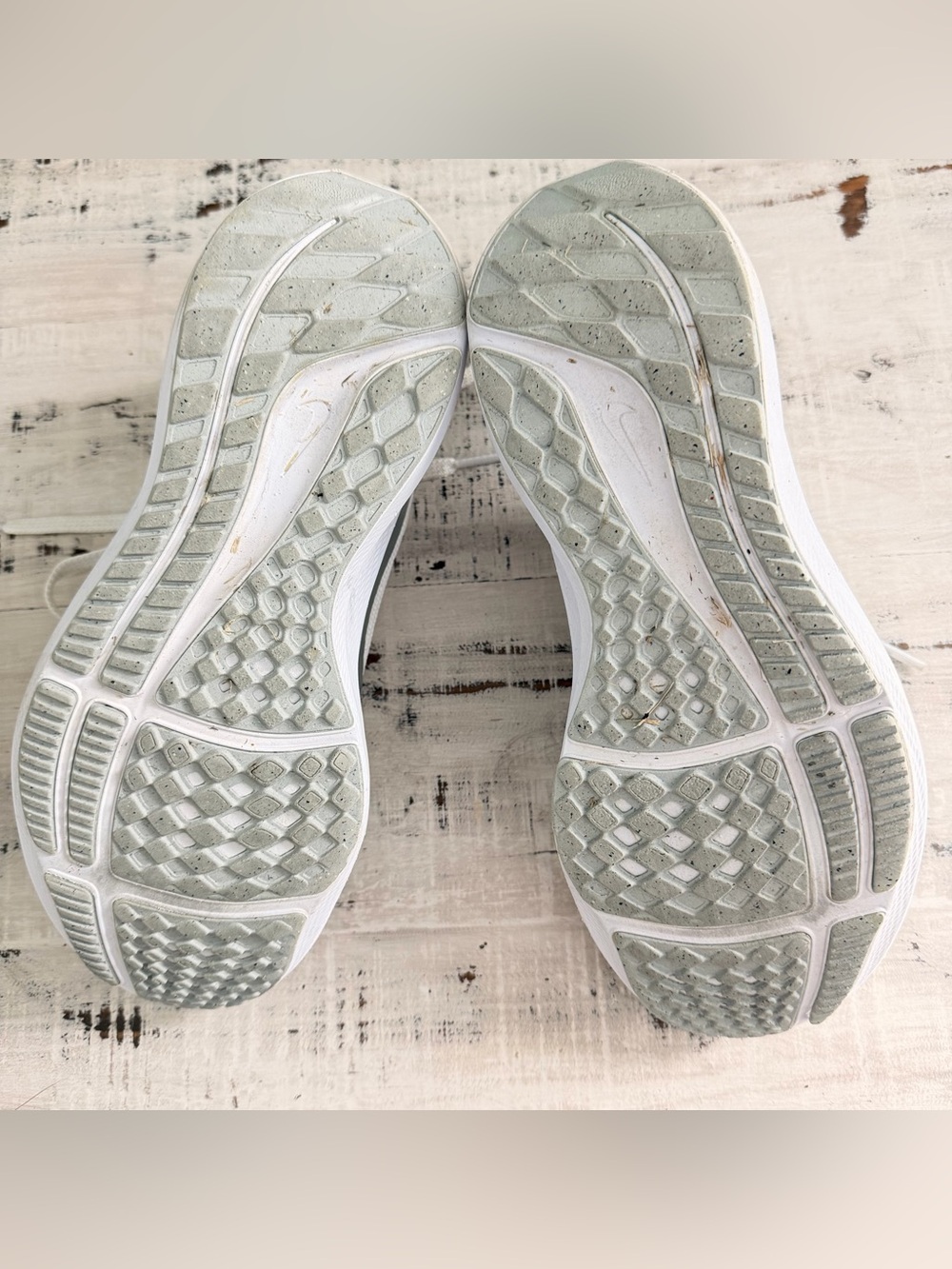Nike Downshifter 13 Women’s Running Shoes White Gray Sneakers Size 5 DV3854-101 - Picture 3 of 13